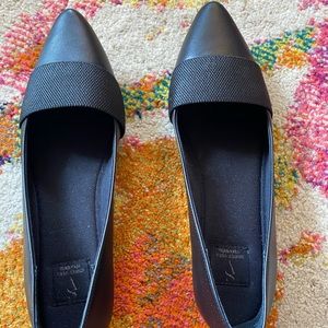 Brand new Simply Vera by Vera Wang flats